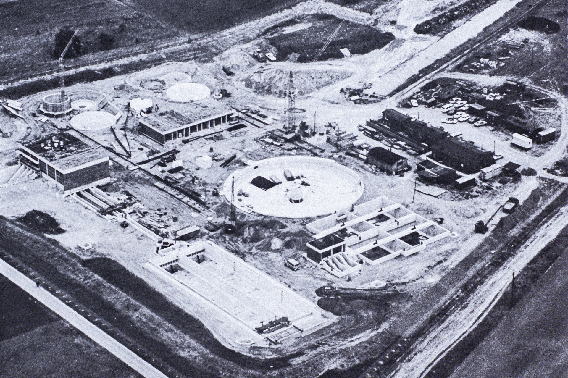 Luftaufnahme der Baustelle im Jahr 1975